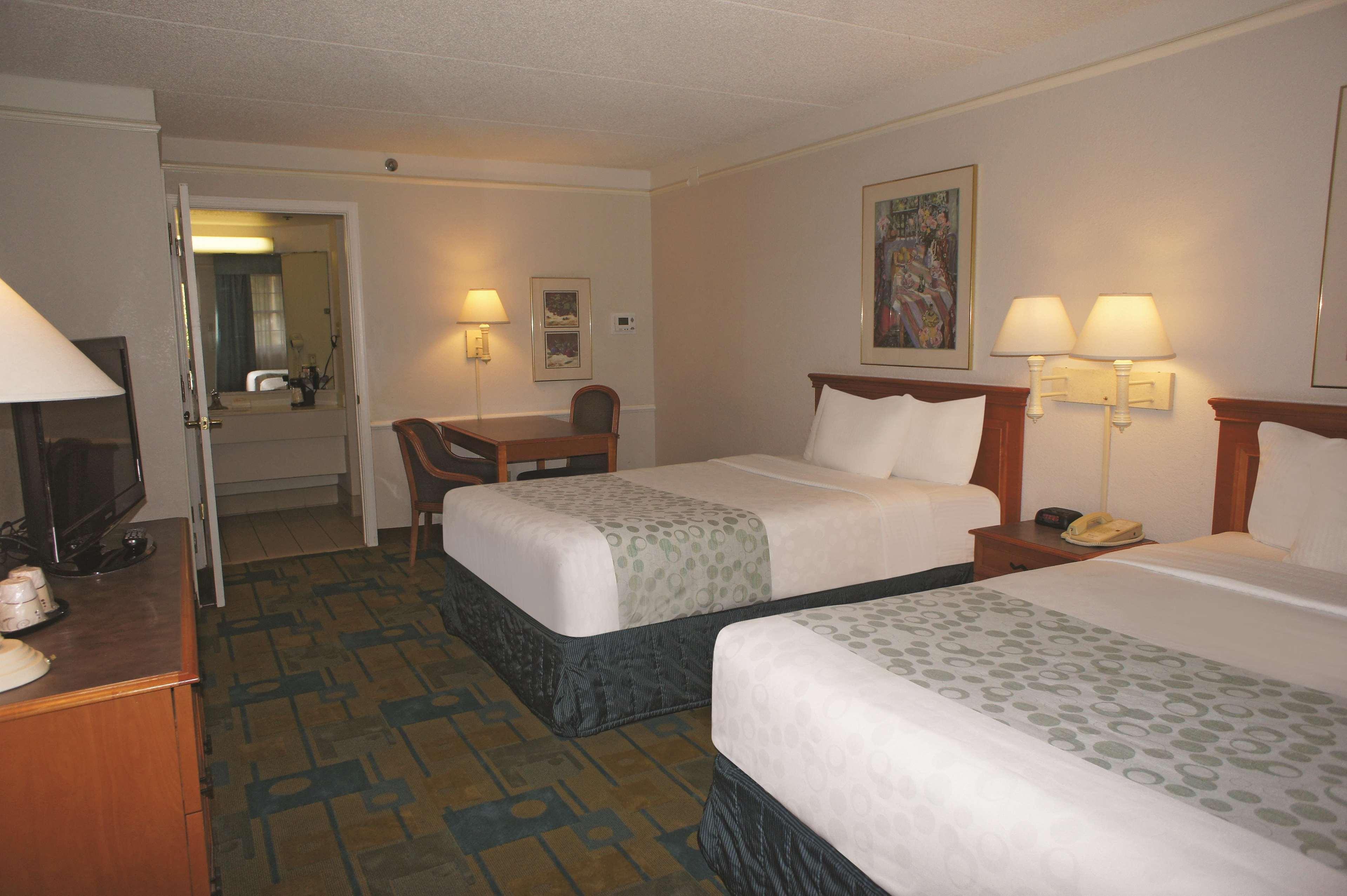 Days Inn By Wyndham San Diego Vista Ngoại thất bức ảnh