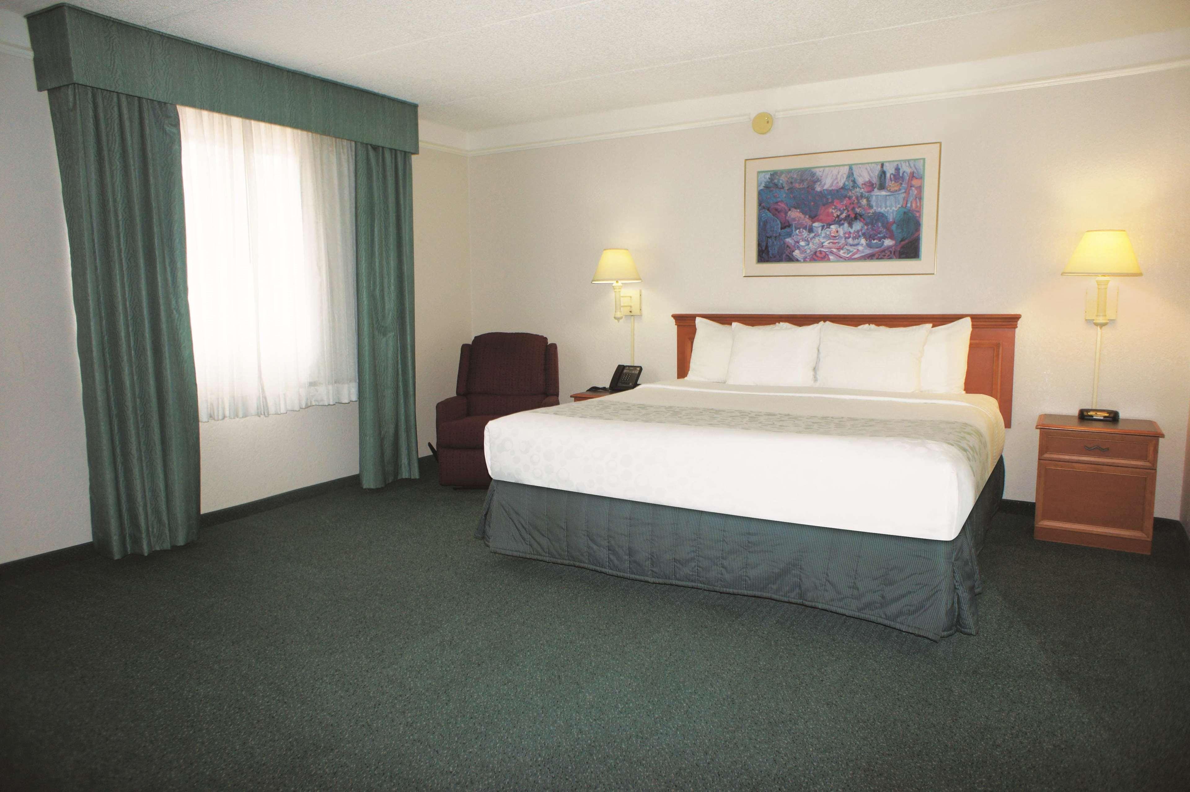 Days Inn By Wyndham San Diego Vista Ngoại thất bức ảnh