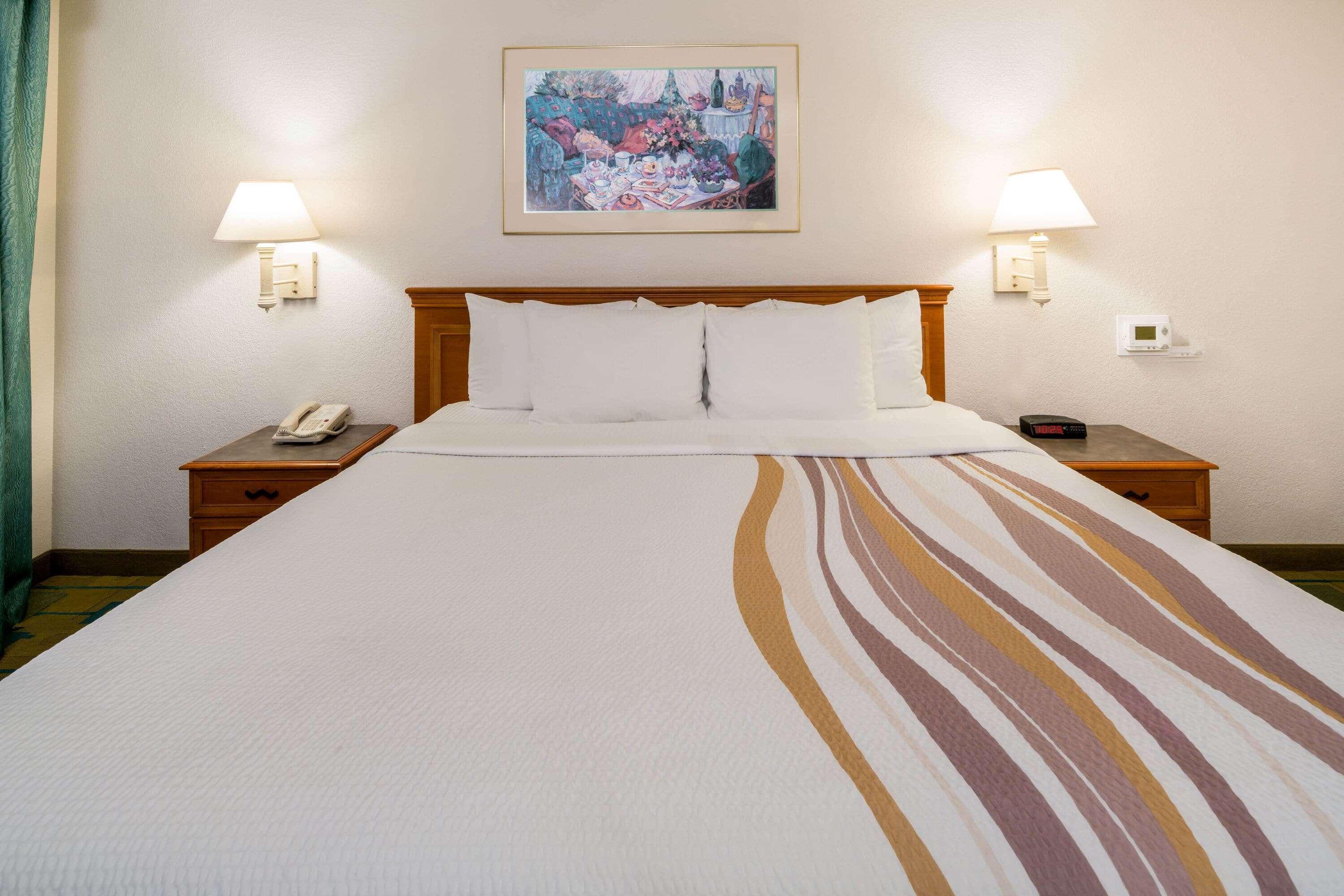 Days Inn By Wyndham San Diego Vista Ngoại thất bức ảnh