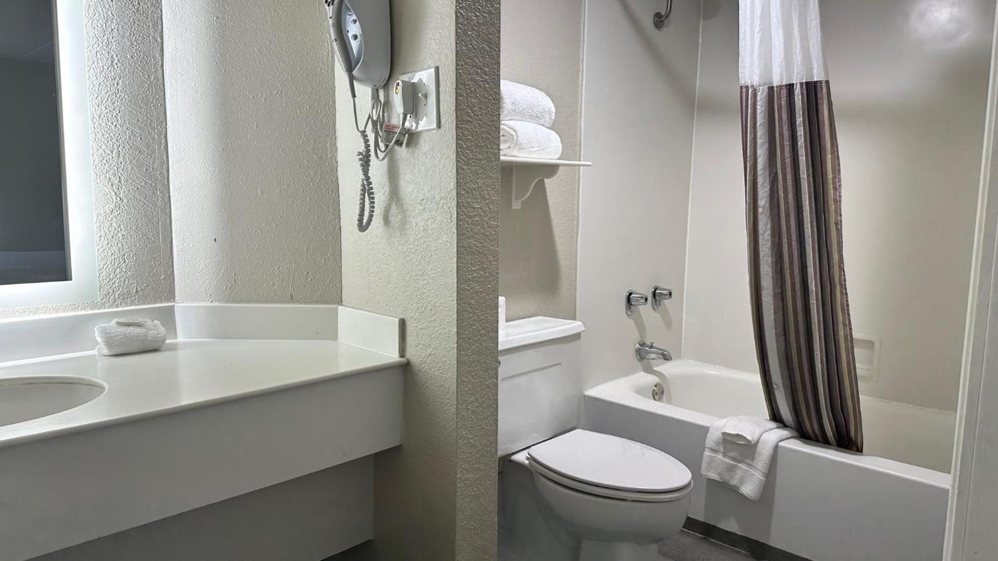 Days Inn By Wyndham San Diego Vista Ngoại thất bức ảnh