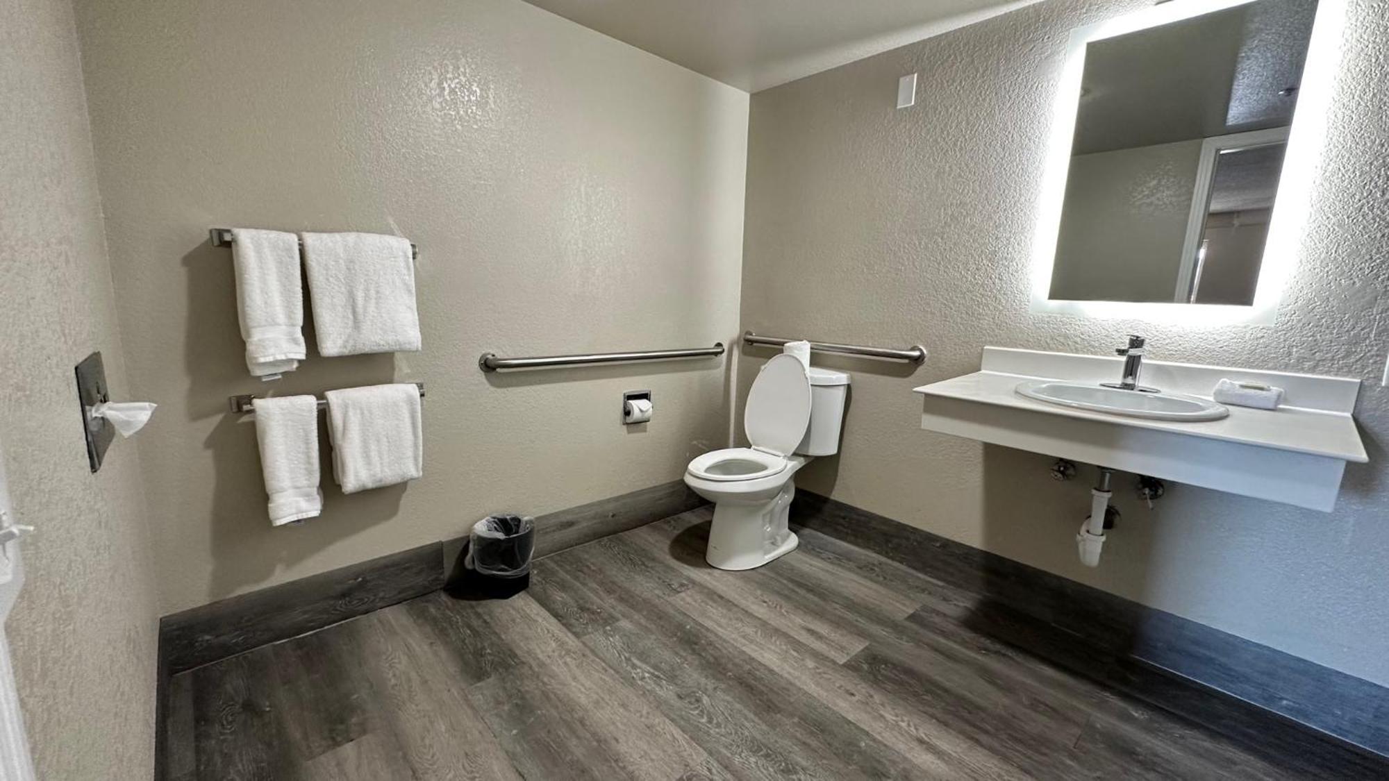 Days Inn By Wyndham San Diego Vista Ngoại thất bức ảnh