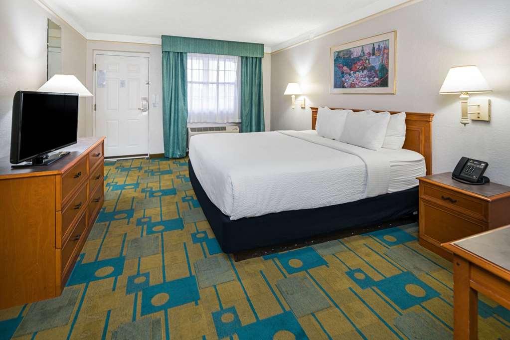 Days Inn By Wyndham San Diego Vista Phòng bức ảnh