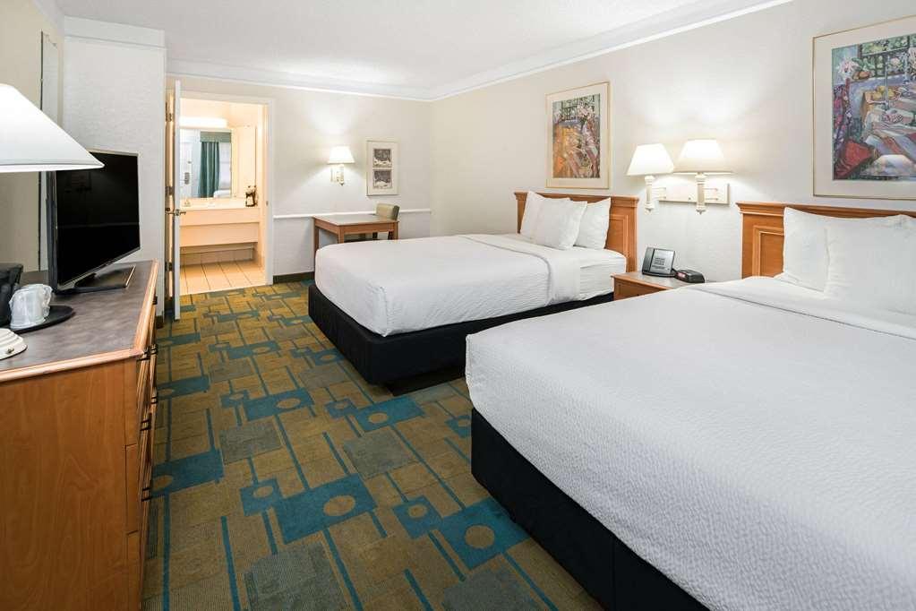 Days Inn By Wyndham San Diego Vista Phòng bức ảnh