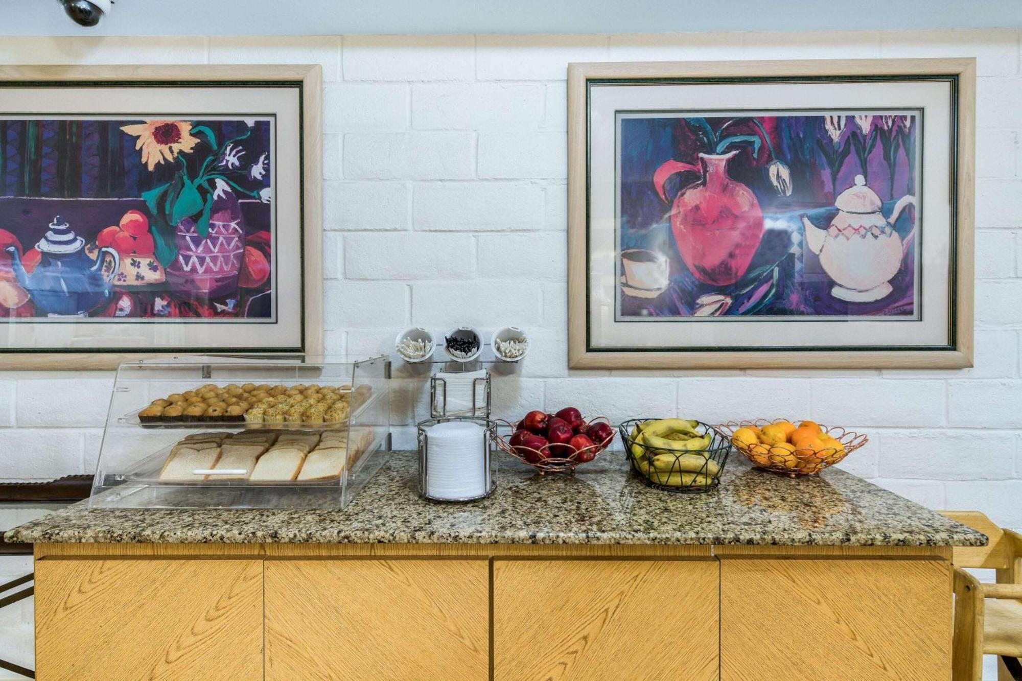 Days Inn By Wyndham San Diego Vista Ngoại thất bức ảnh