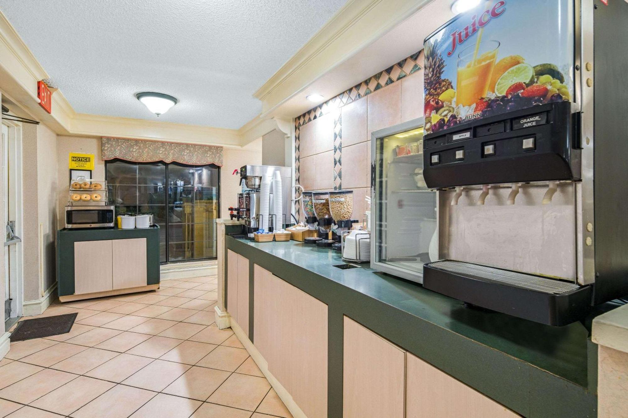 Days Inn By Wyndham San Diego Vista Ngoại thất bức ảnh