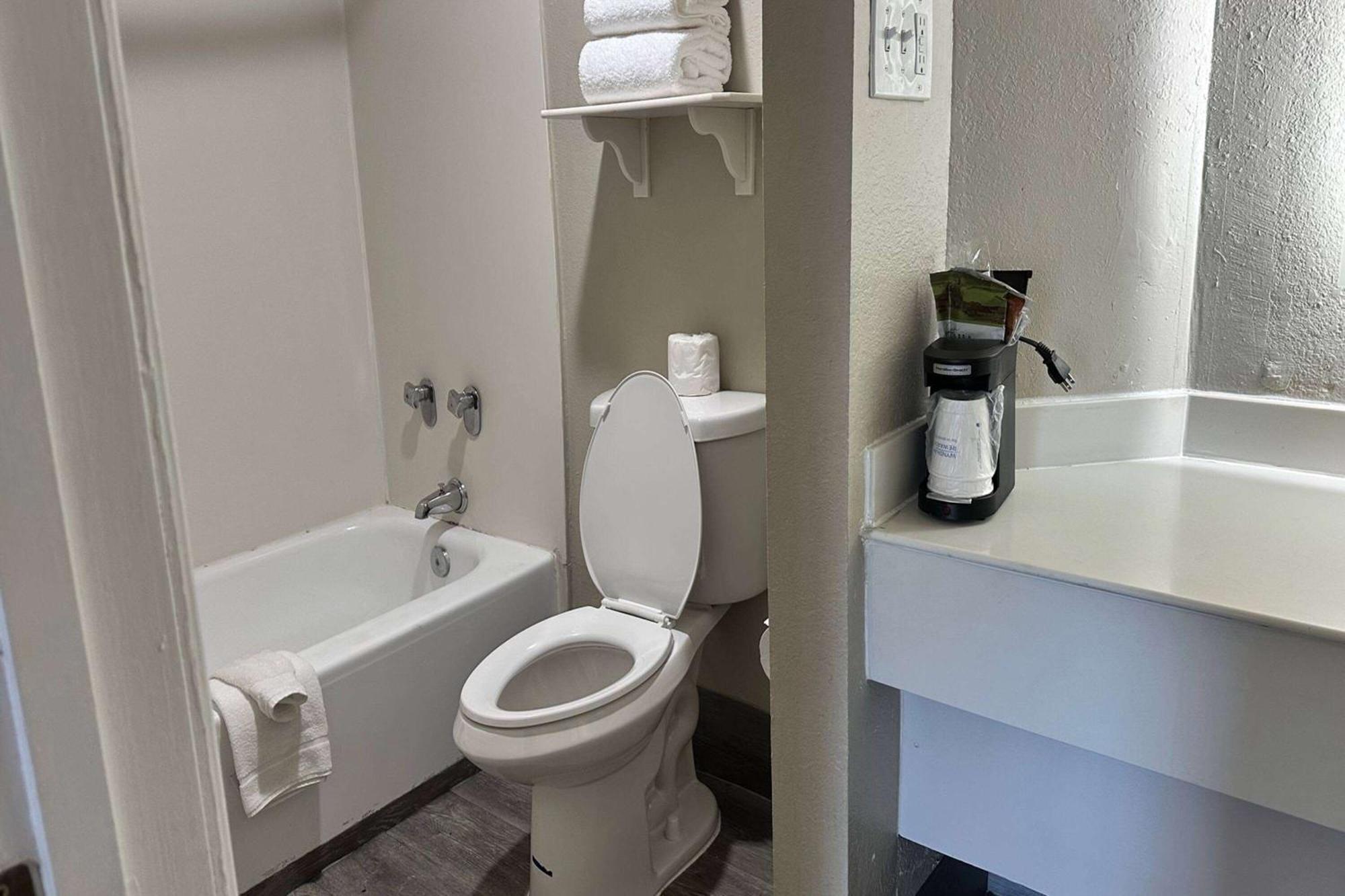 Days Inn By Wyndham San Diego Vista Ngoại thất bức ảnh
