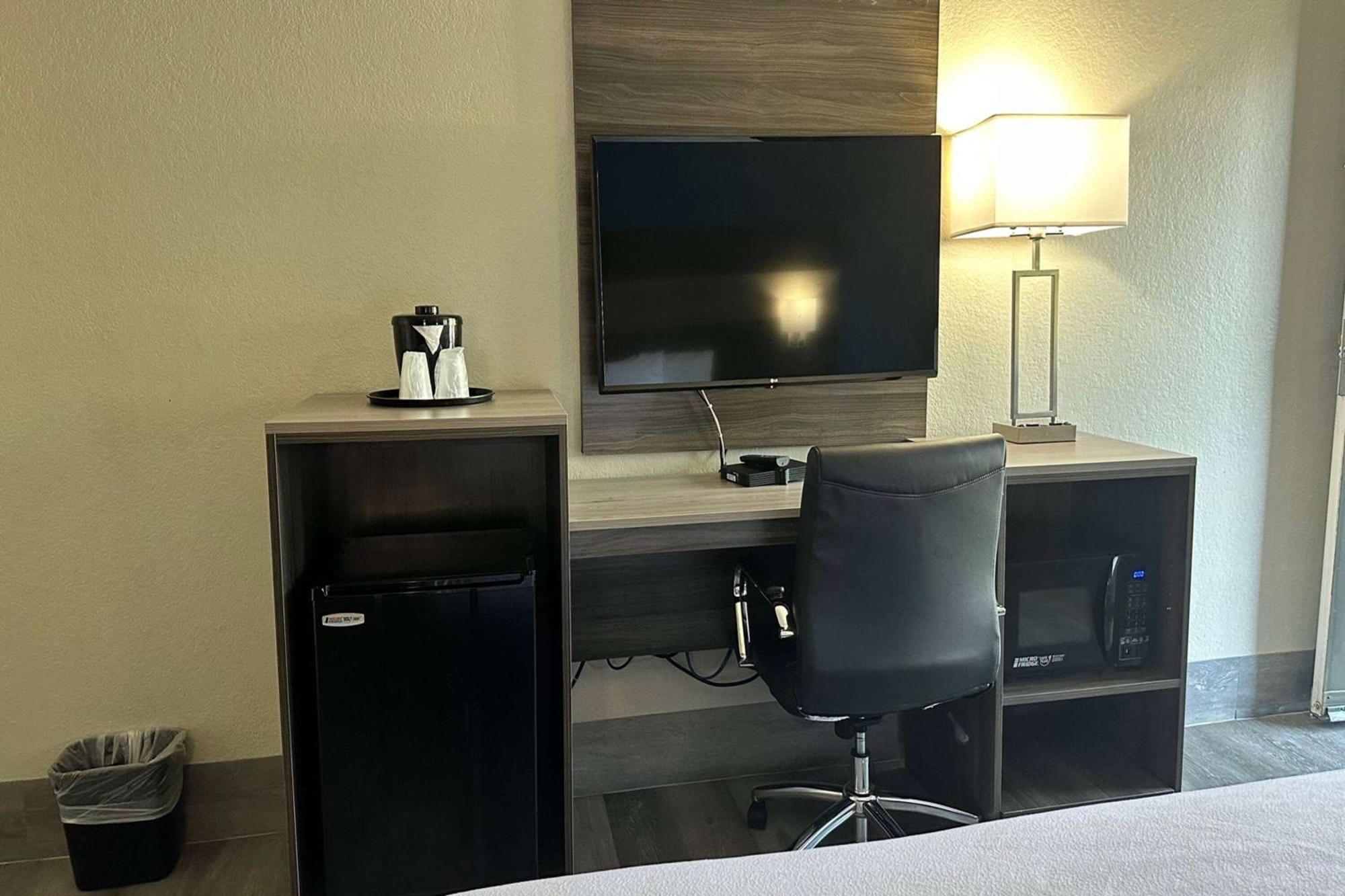 Days Inn By Wyndham San Diego Vista Ngoại thất bức ảnh