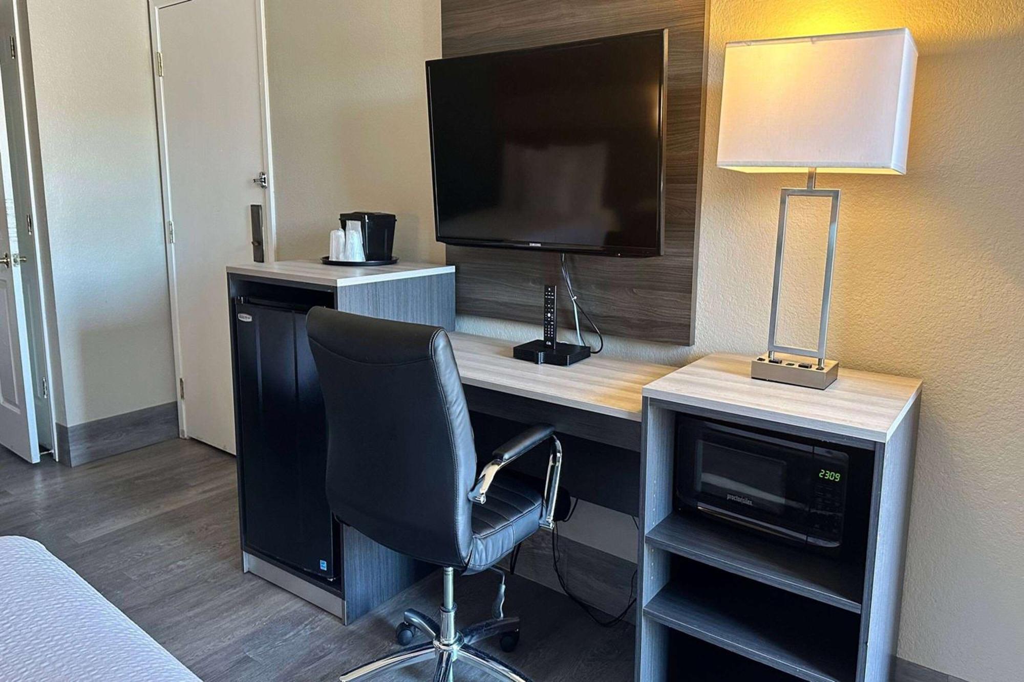 Days Inn By Wyndham San Diego Vista Ngoại thất bức ảnh