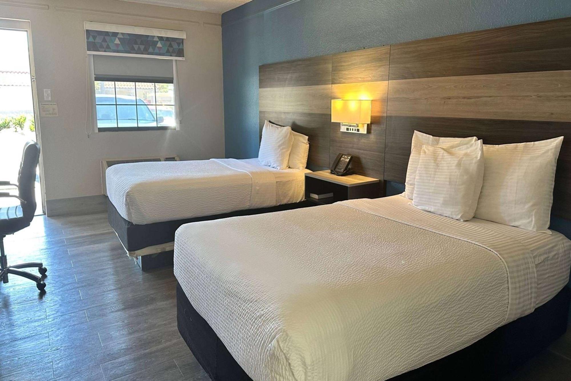 Days Inn By Wyndham San Diego Vista Ngoại thất bức ảnh