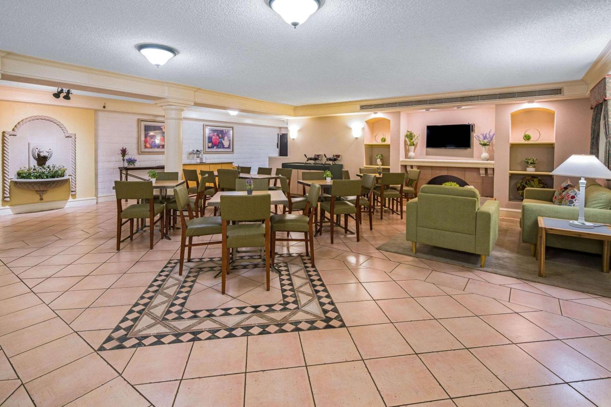 Days Inn By Wyndham San Diego Vista Ngoại thất bức ảnh