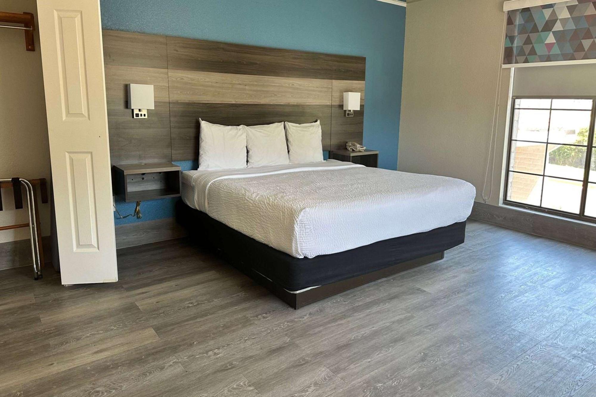 Days Inn By Wyndham San Diego Vista Ngoại thất bức ảnh