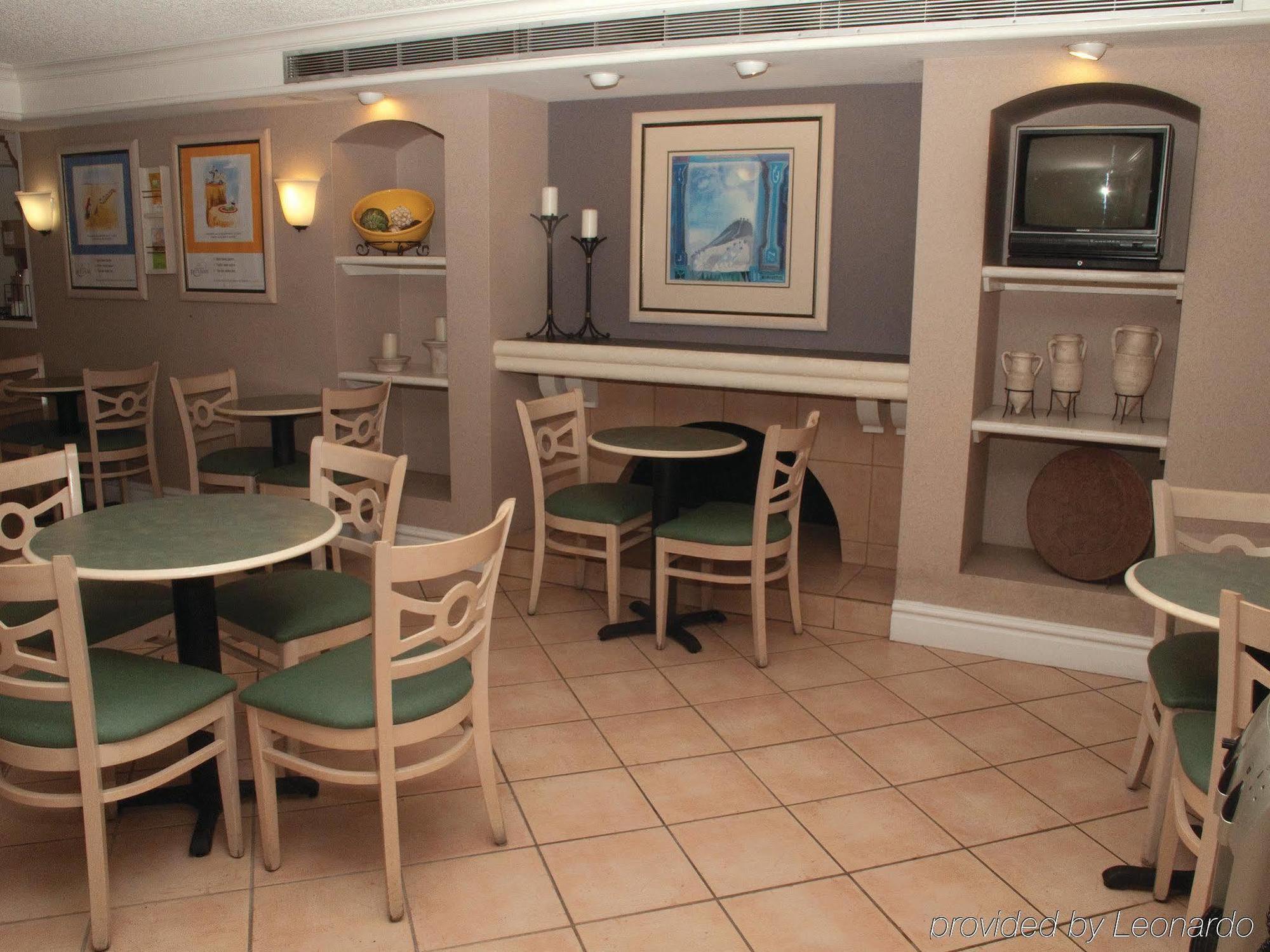 Days Inn By Wyndham San Diego Vista Ngoại thất bức ảnh